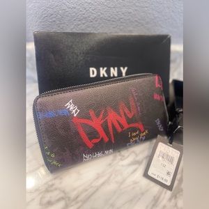 Dkny Black Graffiti Vela Large Zip Around B Wallet Clutch (R0211658)